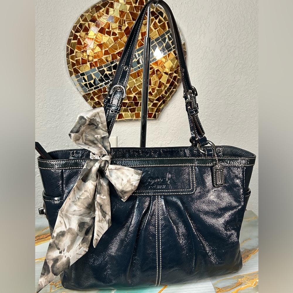 COACH 2009 Gallery Navy Blue Patent Leather Shoulder Bag 💙 - Picture 11 of 17